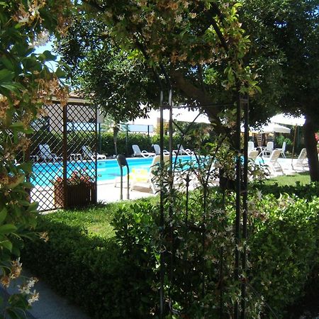 Hotel Apuana マリーナ・ディ・ピエトラサンタ エクステリア 写真
