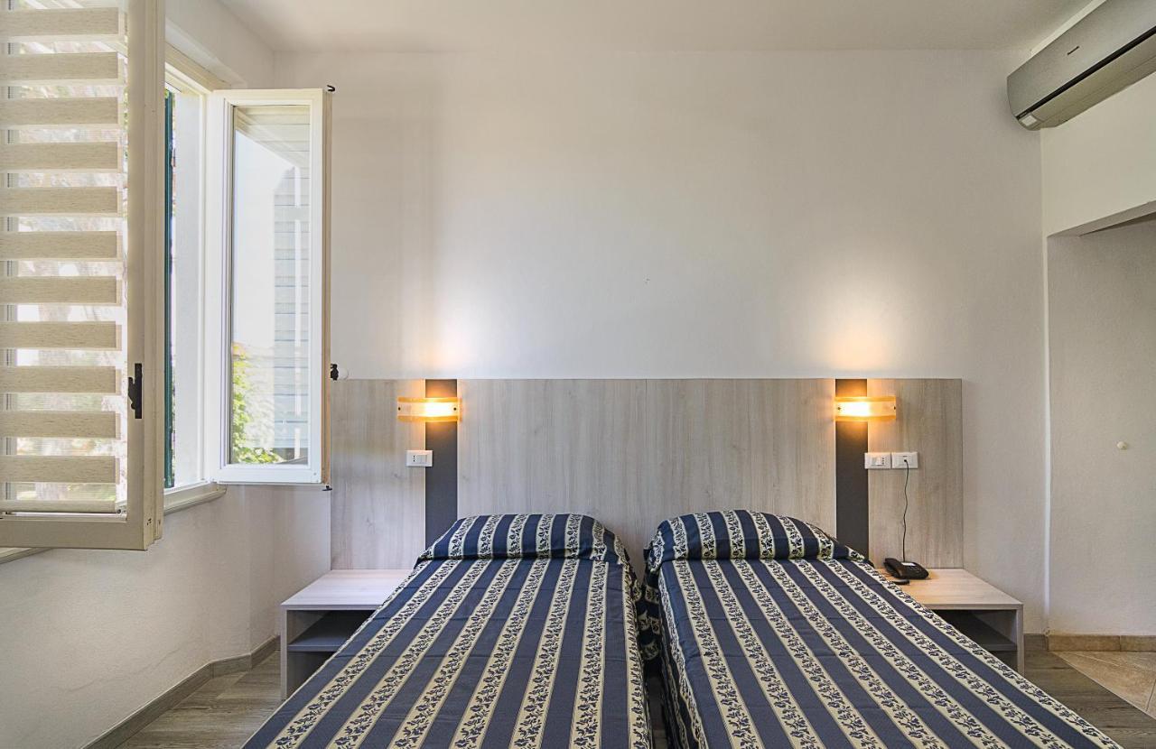 Hotel Apuana マリーナ・ディ・ピエトラサンタ エクステリア 写真