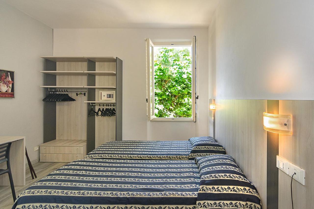 Hotel Apuana マリーナ・ディ・ピエトラサンタ エクステリア 写真