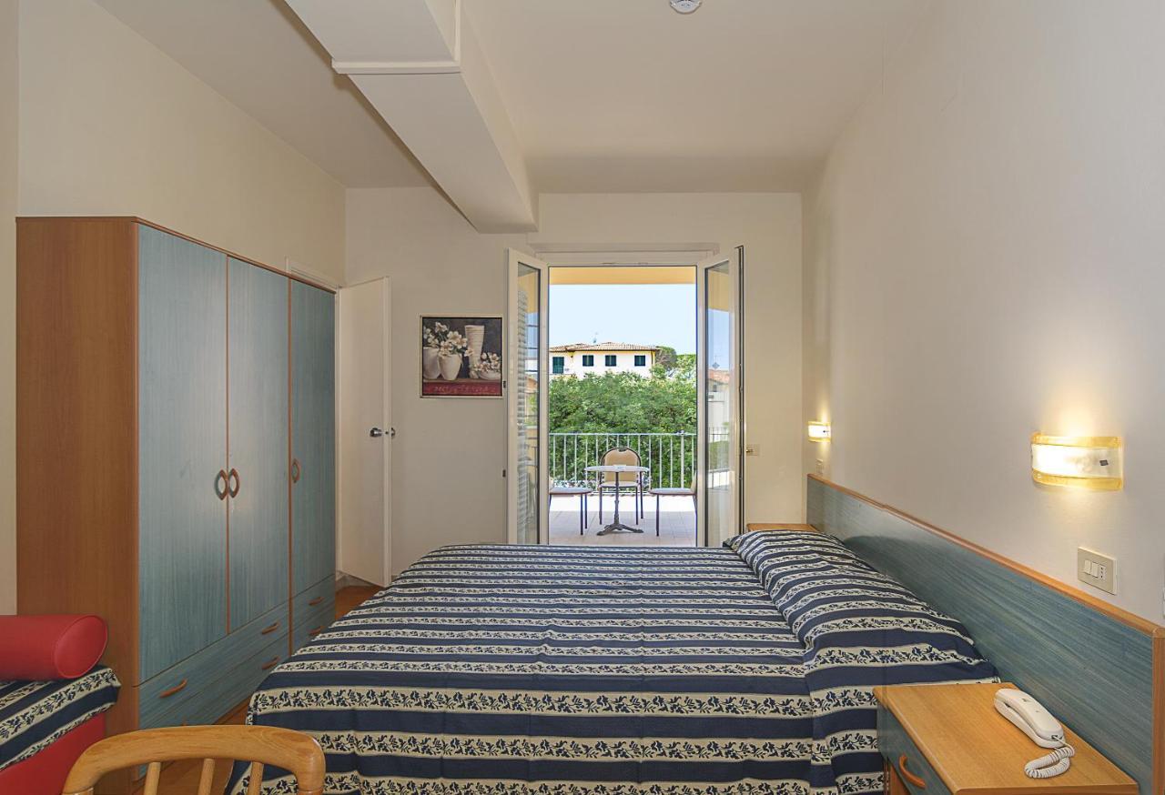 Hotel Apuana マリーナ・ディ・ピエトラサンタ エクステリア 写真