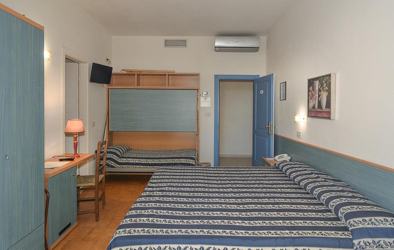 Hotel Apuana マリーナ・ディ・ピエトラサンタ エクステリア 写真