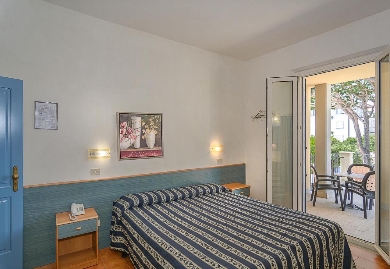 Hotel Apuana マリーナ・ディ・ピエトラサンタ エクステリア 写真