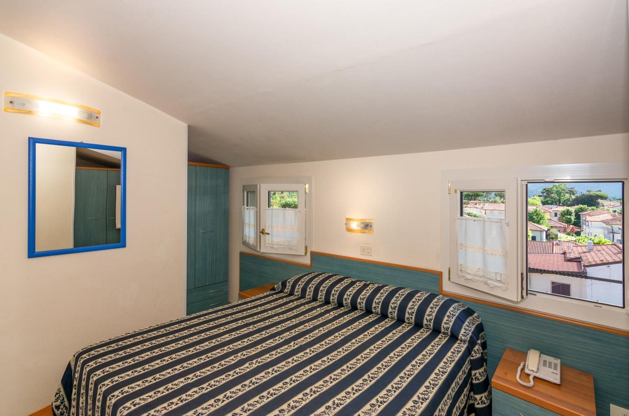 Hotel Apuana マリーナ・ディ・ピエトラサンタ エクステリア 写真