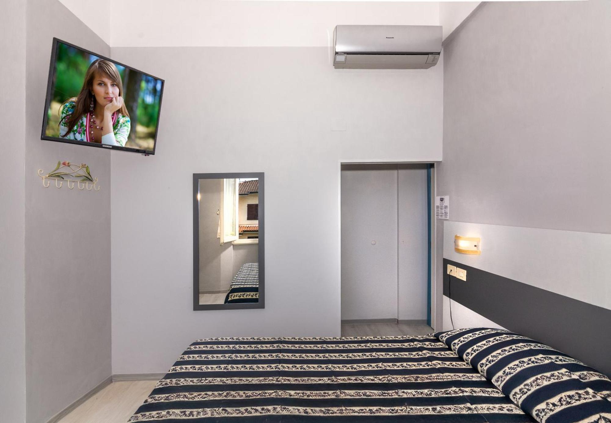 Hotel Apuana マリーナ・ディ・ピエトラサンタ エクステリア 写真
