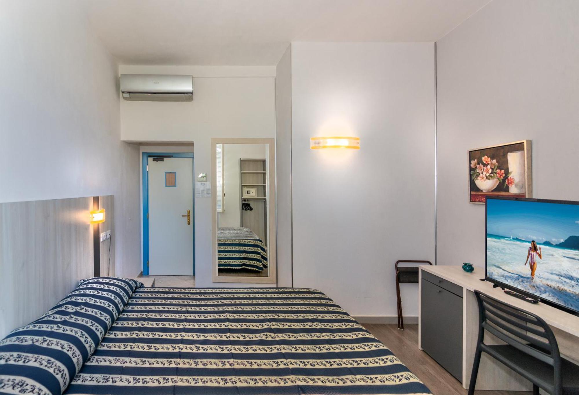 Hotel Apuana マリーナ・ディ・ピエトラサンタ エクステリア 写真