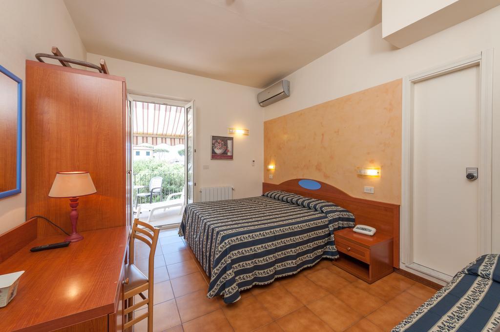Hotel Apuana マリーナ・ディ・ピエトラサンタ エクステリア 写真